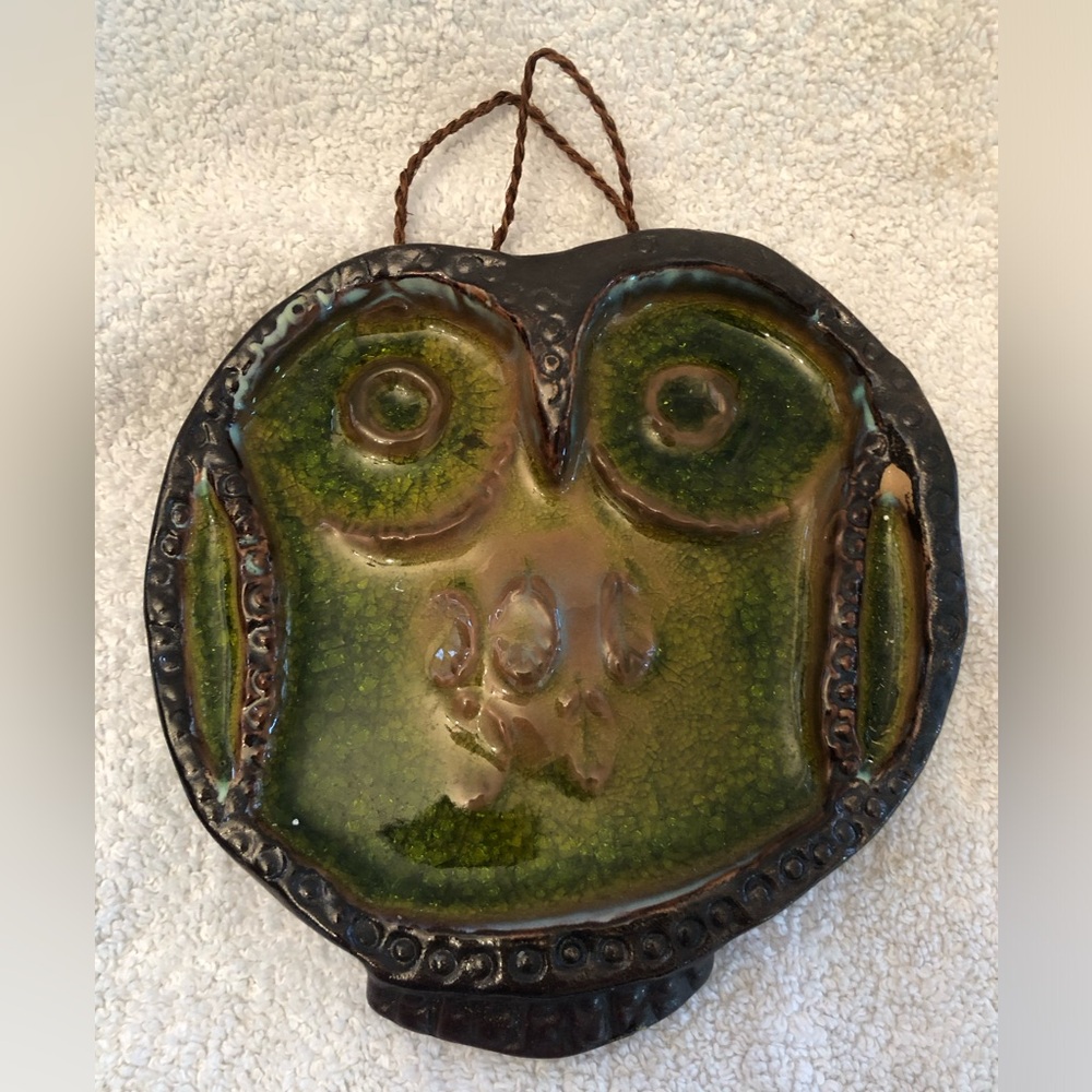 COPY - Gorgeous VTG Bas-Relief Glazed Pottery Owl Plaque Hemp Cord Hanger 6x6”